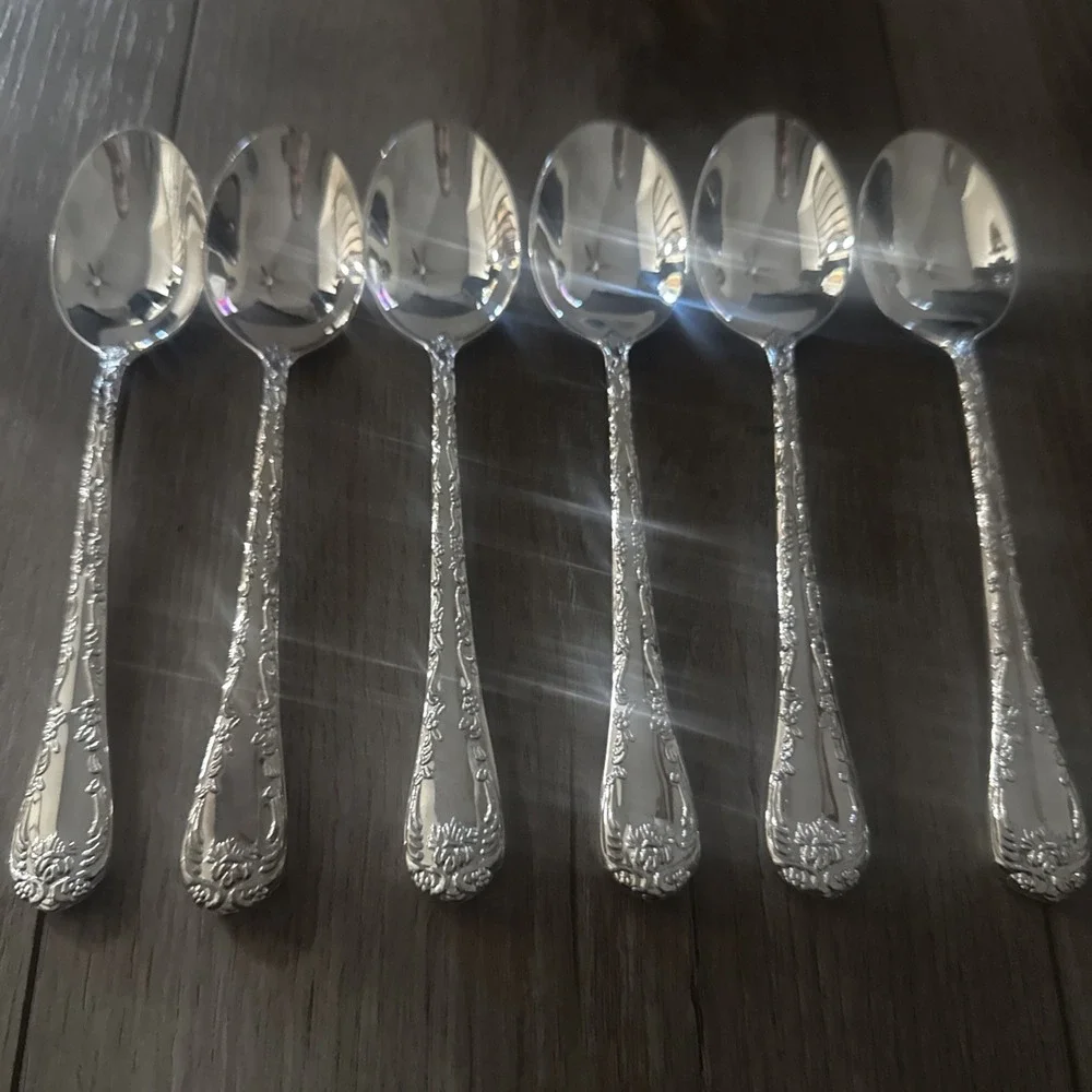 International Rogers Bros Silverplate Enchanted Rose 6 Place Oval Soup Spoons 7